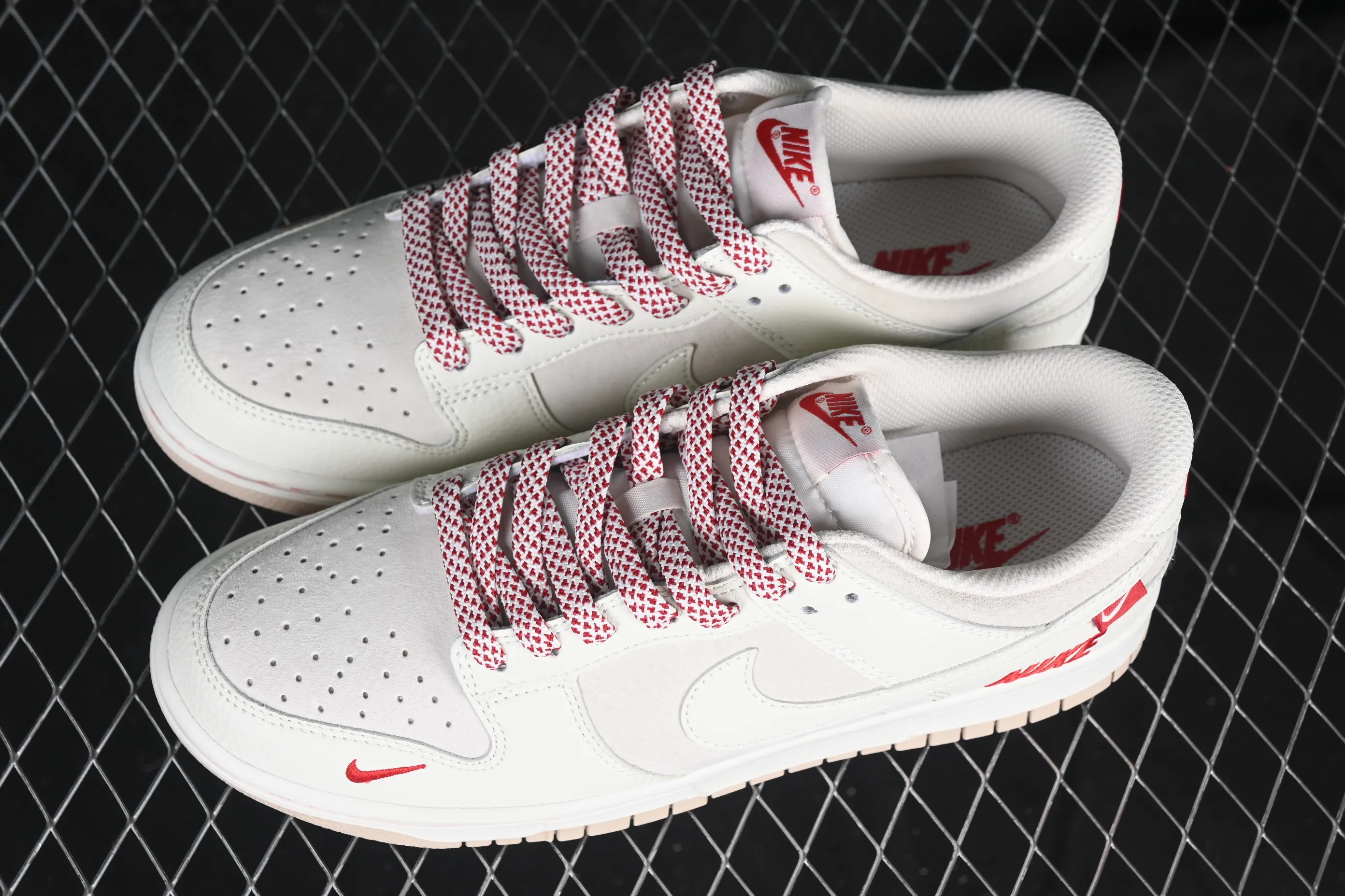 All categories Nk SB Dunk Series Nk SB Dunk Low High-end customized low-top sneakers Nk SB Dunk Low NIKE New Year Red Anniversary high-end customized low-top casual sneakers DJ2024-116